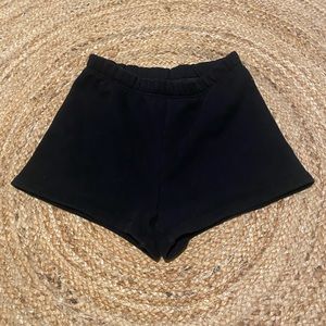 ARITZIA TNA COZY FLEECE SWEATSHORTS